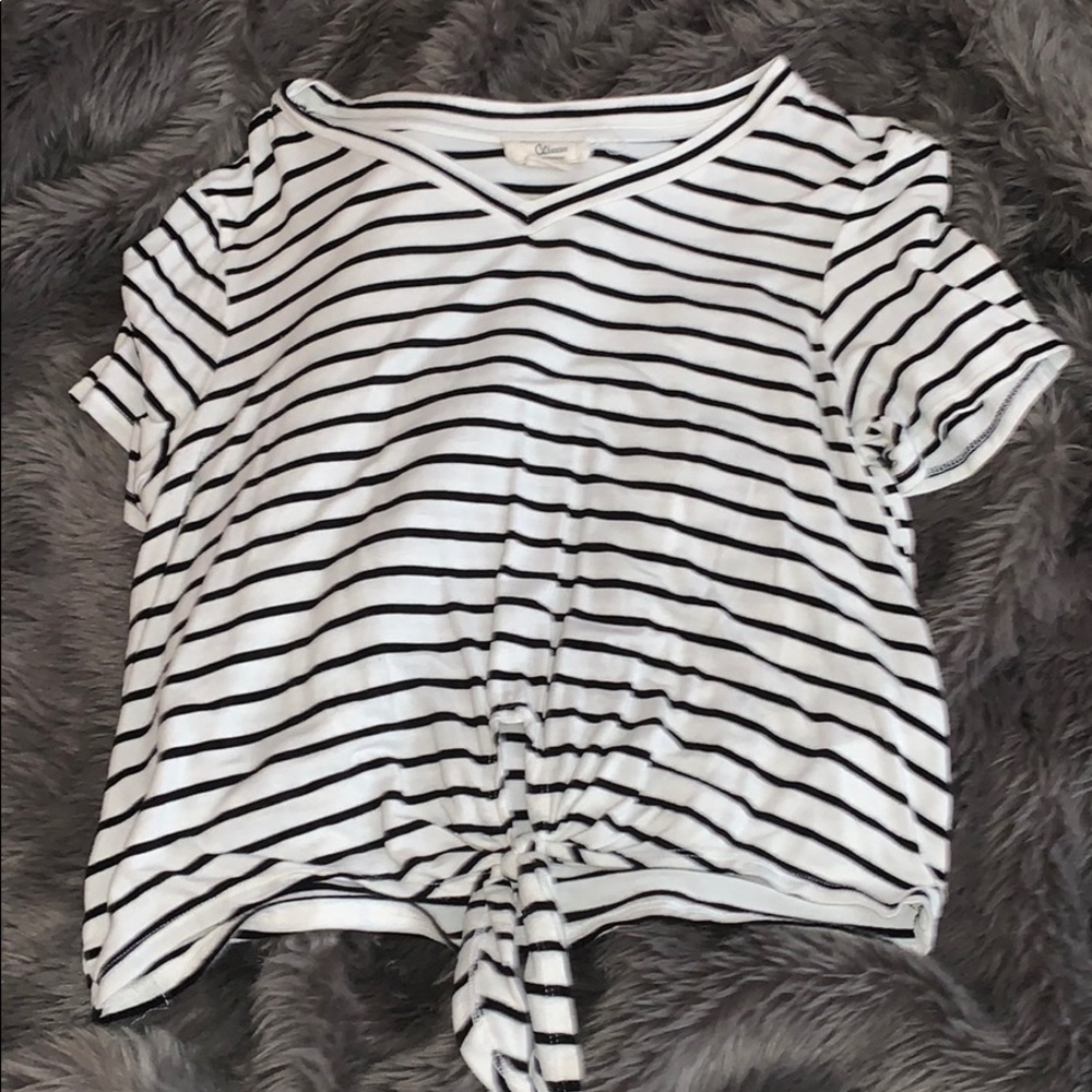 White and Black v neck w tie